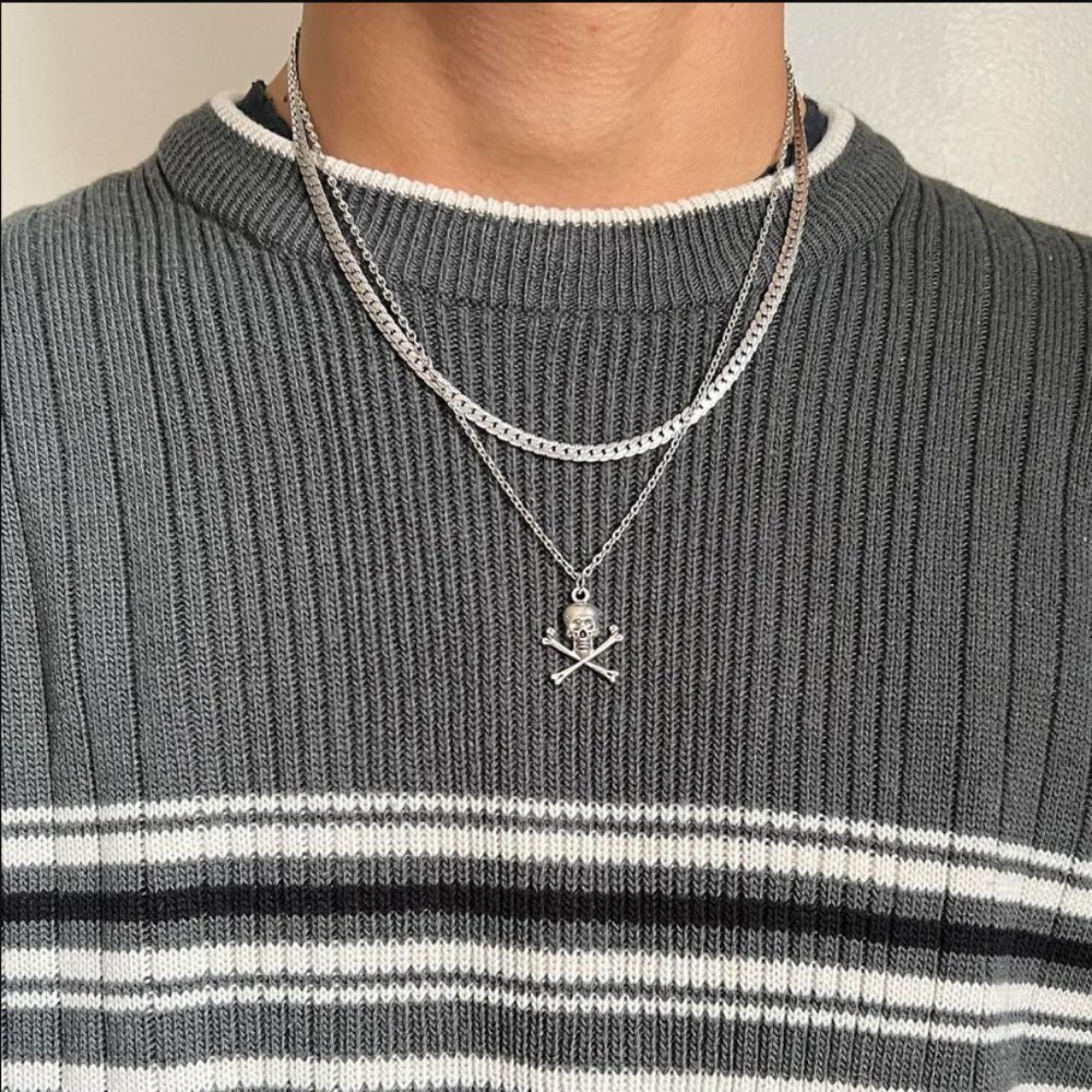Y2K 2000s vintage style skull and bones grunge goth silver necklace